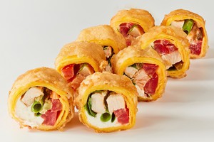 Горячая тортилья с курицей и халапеньо