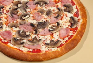 С ветчиной и грибами