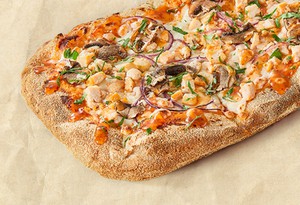 Римская с курицей и соусом чили